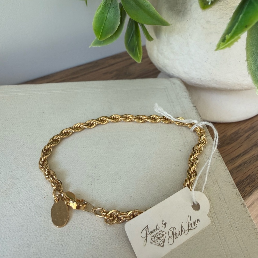 NWT Jewels by Park Lane women’s gold tone  bracelet